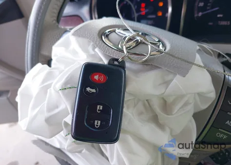 2011 Toyota Avalon Limited z USA, uszkodzony, nr VIN 4T1BK3DBXBU386286